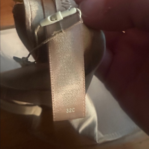 SKIMS Ultimate Push Up Plunge Bra size 32C brand new with tags - Picture 6 of 6